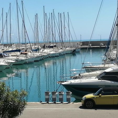 Joli Studio Bord De Mer, Clim, Balcon, Parking Prive Ментона Экстерьер фото