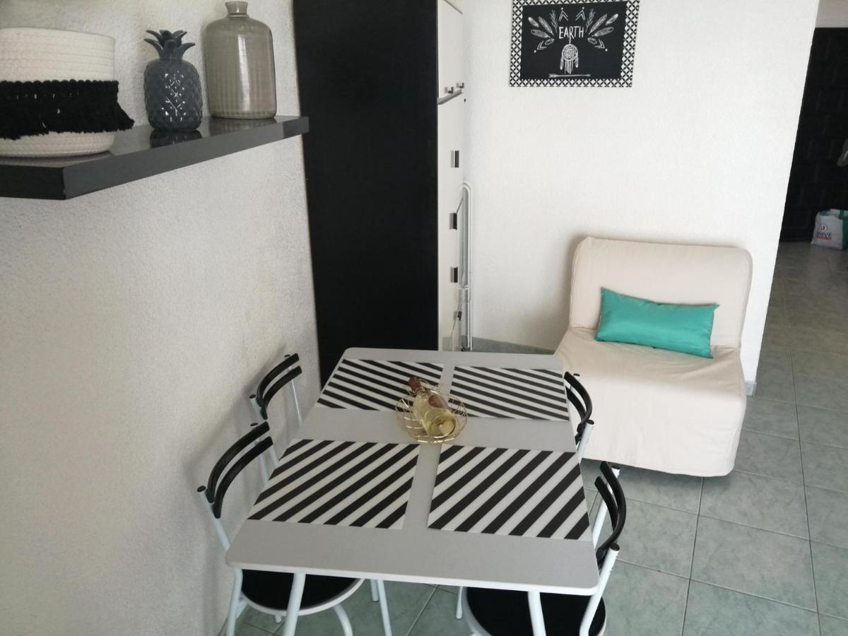 Joli Studio Bord De Mer, Clim, Balcon, Parking Prive Ментона Экстерьер фото